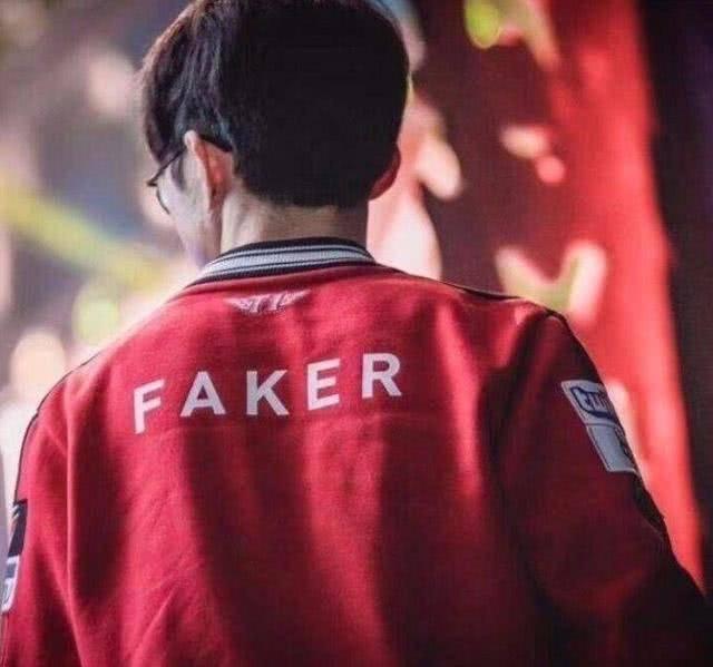 乐拉和faker照片